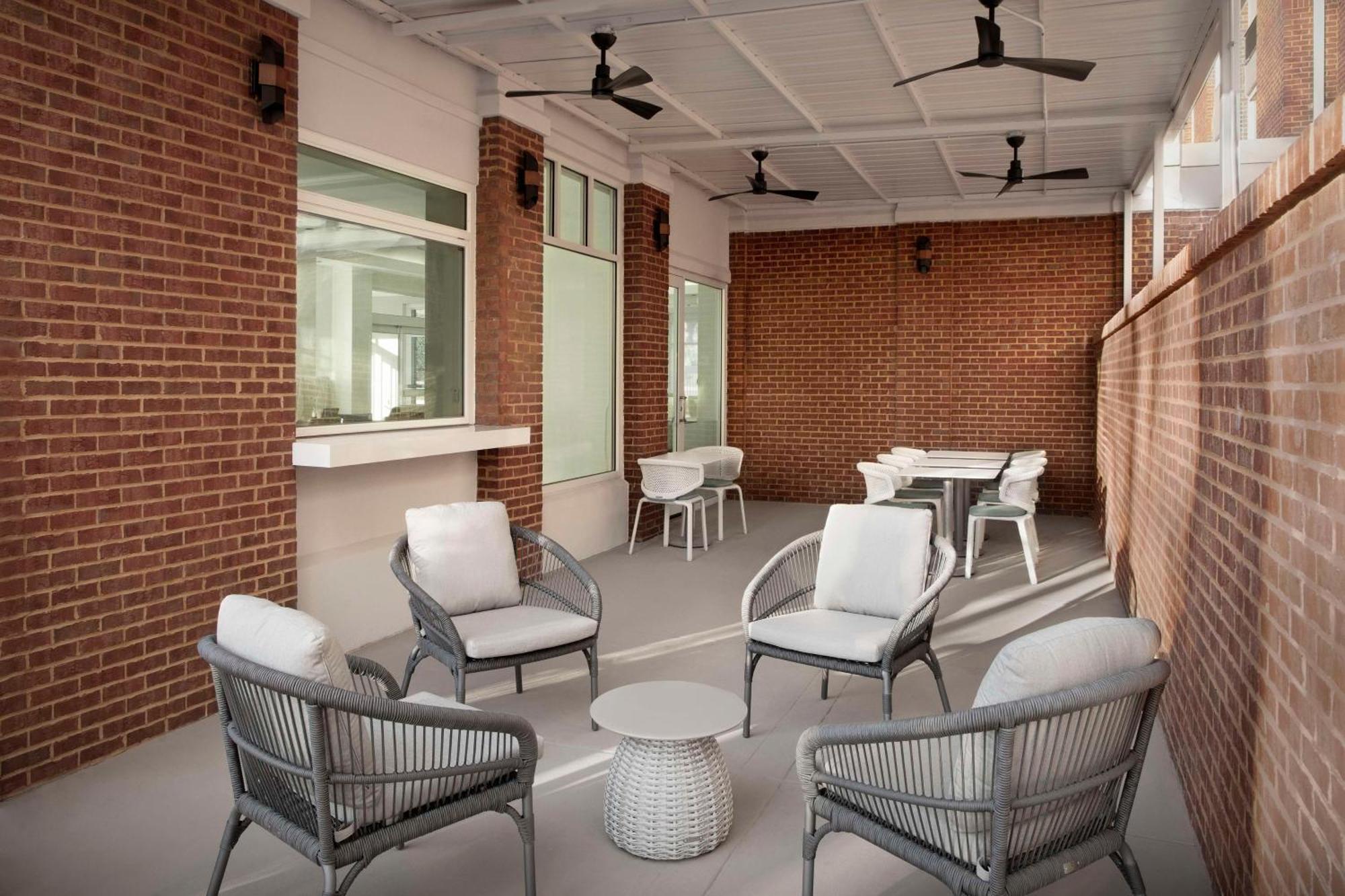 Hilton Garden Inn Atlanta North/Johns Creek Bagian luar foto